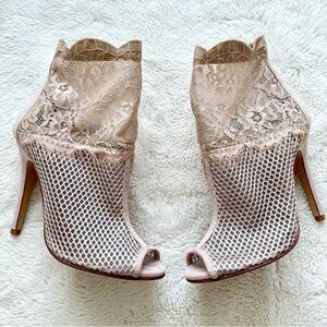 NEW!!! Chinese Laundry women lace up boots size 6,5 US